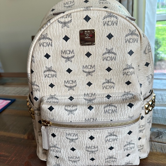 💥🛍💥MCM Beautiful monogram nappa leather backpack- Gorgeous!!💥🛍💥 - Picture 2 of 16